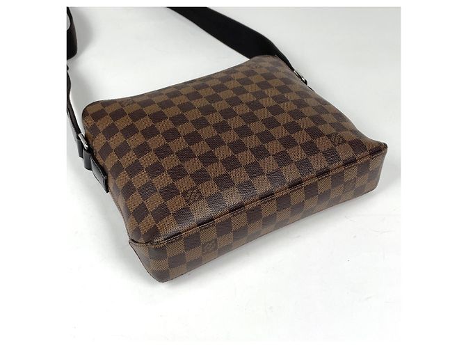 Borsa a tracolla Louis Vuitton Jake Messenger PM - vista 2