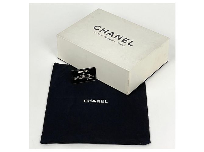 Borsa a tracolla Chanel Matelassé in nero - vista 11