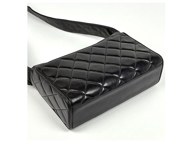Borsa a tracolla Chanel in pelle Matelassé - vista 2