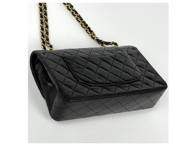 Borsa a tracolla Chanel Matelassé in pelle nera - vista 2