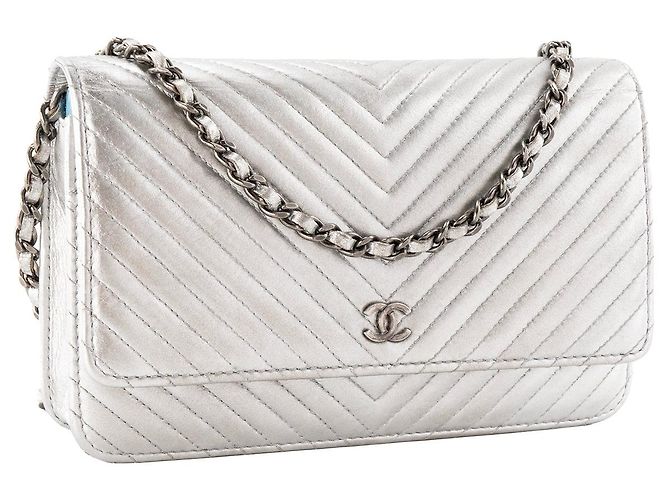 CHANEL - Borsa a tracolla Wallet On Chain Classic/Timeless Chanel in pelle stropicciata chevron argento - vista 2