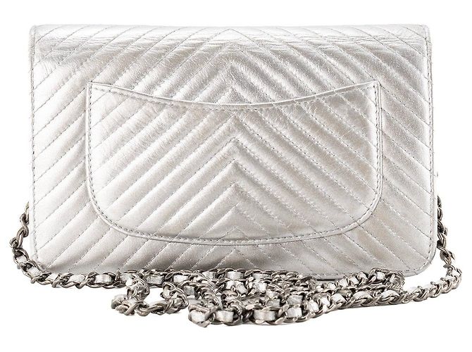 CHANEL - Borsa a tracolla Wallet On Chain Classic/Timeless Chanel in pelle stropicciata chevron argento - vista 3