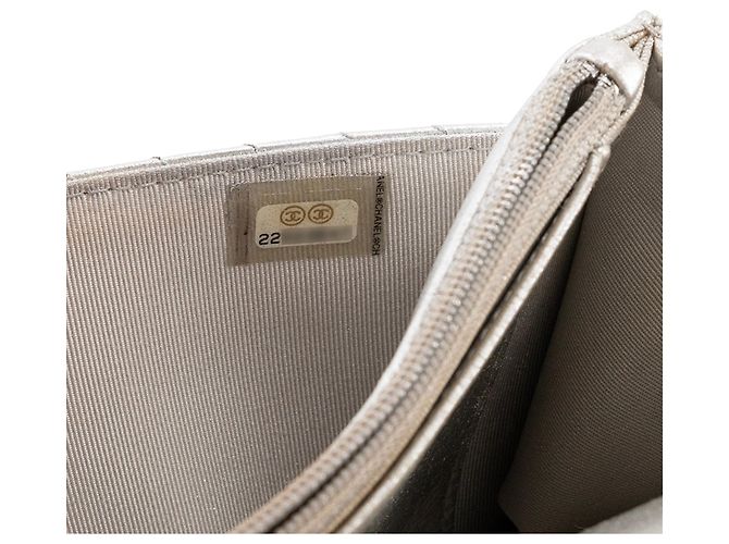 CHANEL - Borsa a tracolla Wallet On Chain Classic/Timeless Chanel in pelle stropicciata chevron argento - vista 8