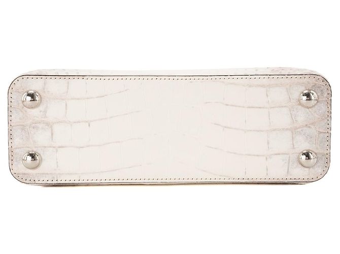 LOUIS VUITTON - Bolsa de ombro Capucines BB Himalaya Louis Vuitton em couro exótico de crocodilo niloticus branco e cinza - vista 4