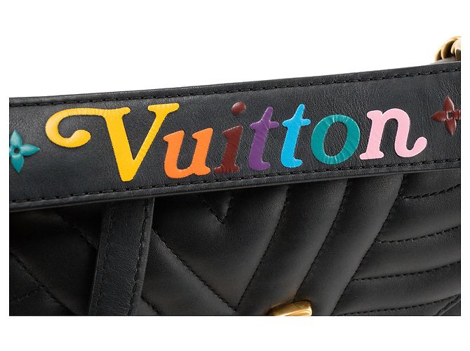 LOUIS VUITTON - Borsa a tracolla New Wave Louis Vuitton in pelle matelassé nera - vista 5
