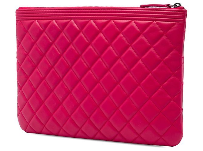 Clutch Chanel Boy O Case Medium de piel de cordero acolchada roja - vista 2