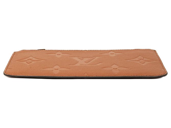 Pouch Louis Vuitton Monogram Giant Empreinte Neverfull MM Marrone - vista 3