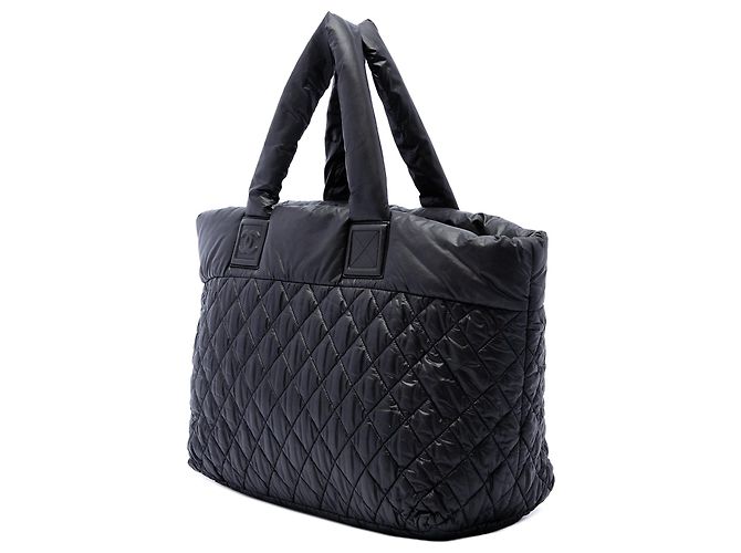 Black Chanel Medium Quilted Nylon Reversible Coco Cocoon Tote - Ansicht 2