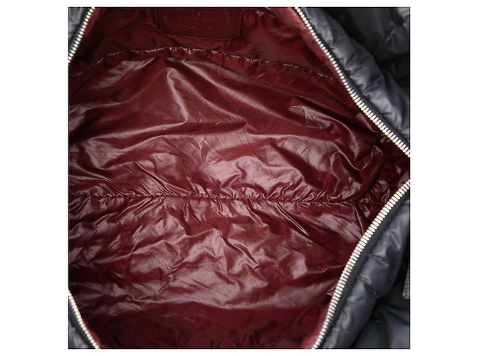 Black Chanel Medium Quilted Nylon Reversible Coco Cocoon Tote - Ansicht 4