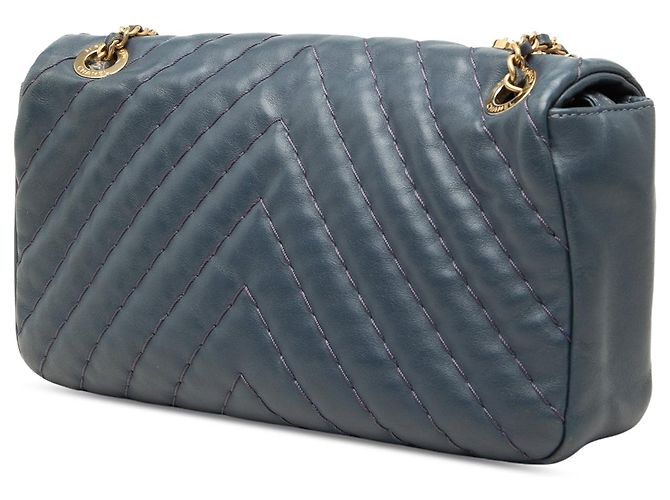 Bolsa de Ombro Chanel Medium Chevron em couro de bezerro com medalhão, Single Flap, Azul - vista 2