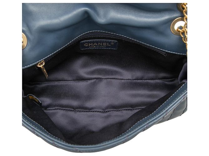 Bolsa de Ombro Chanel Medium Chevron em couro de bezerro com medalhão, Single Flap, Azul - vista 4
