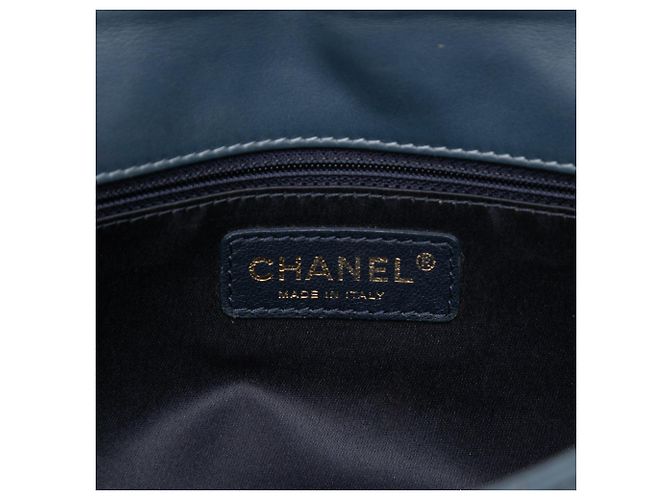 Bolsa de Ombro Chanel Medium Chevron em couro de bezerro com medalhão, Single Flap, Azul - vista 5