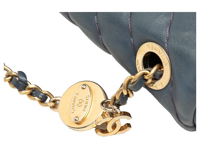 Bolsa de Ombro Chanel Medium Chevron em couro de bezerro com medalhão, Single Flap, Azul - vista 6