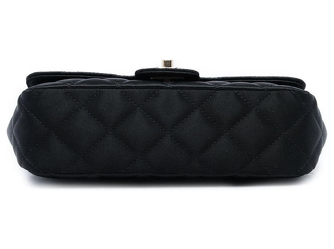 Borsa a tracolla Chanel Mini CC in raso matelassé nero con Camelia - vista 3