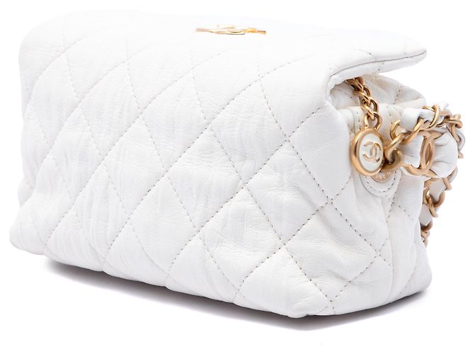 Bolsa Hobo Chanel CC em pele de cordeiro acolchoada branca - vista 2