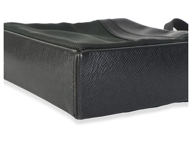 Borsa Messenger Louis Vuitton Epicea Black Taiga Canvas Sayan - vista 6