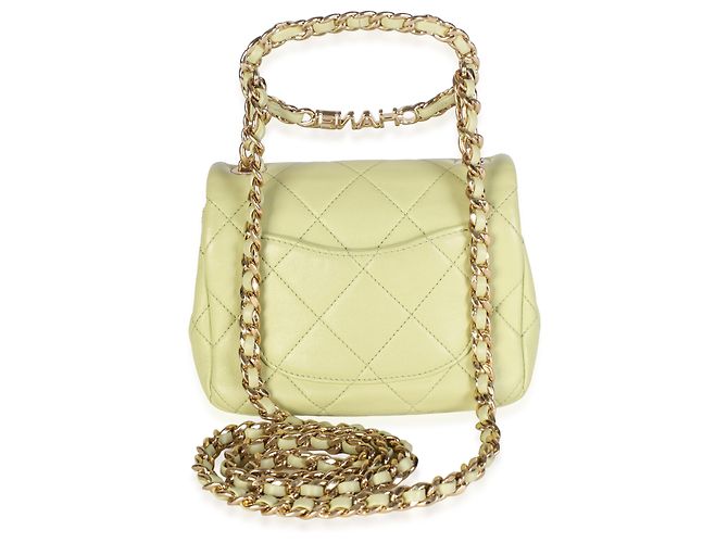 Bolsa Mini Square Flap Chanel em pele de cordeiro acolchoada verde claro com logo e alça de corrente - vista 2