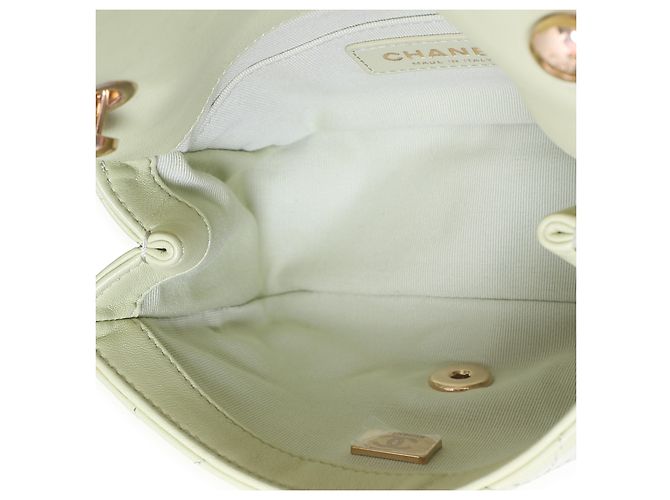 Bolsa Mini Square Flap Chanel em pele de cordeiro acolchoada verde claro com logo e alça de corrente - vista 5