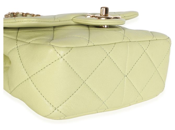 Bolsa Mini Square Flap Chanel em pele de cordeiro acolchoada verde claro com logo e alça de corrente - vista 7