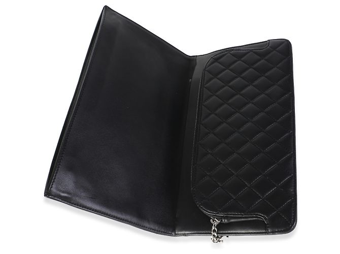 Clutch a patta Chanel in lambskin nero con simbolo della pace in strass - vista 5