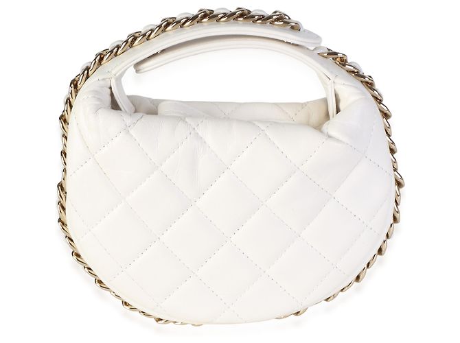 Mini pochette Chanel in pelle di agnello matelassé bianca con catena - vista 2