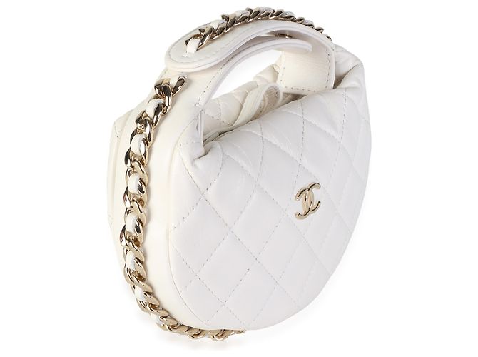 Mini pochette Chanel in pelle di agnello matelassé bianca con catena - vista 4