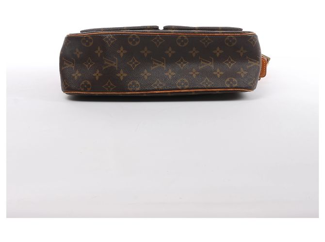 Borsa a tracolla Louis Vuitton Viva-Cité GM Monogram in marrone M51163 - vista 7