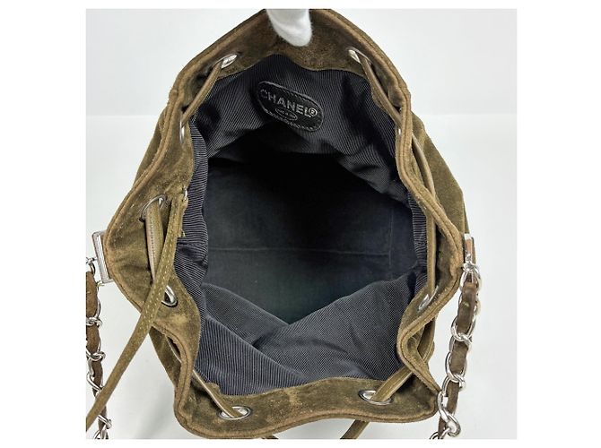 Bolso de hombro Chanel de gamuza caqui - vista 10