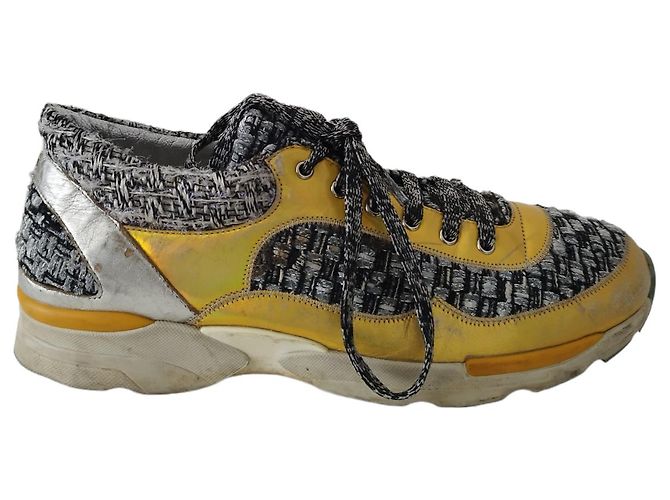 Chanel Sneakers Supermarket in Tweed e Pelle Gialla - vista 2