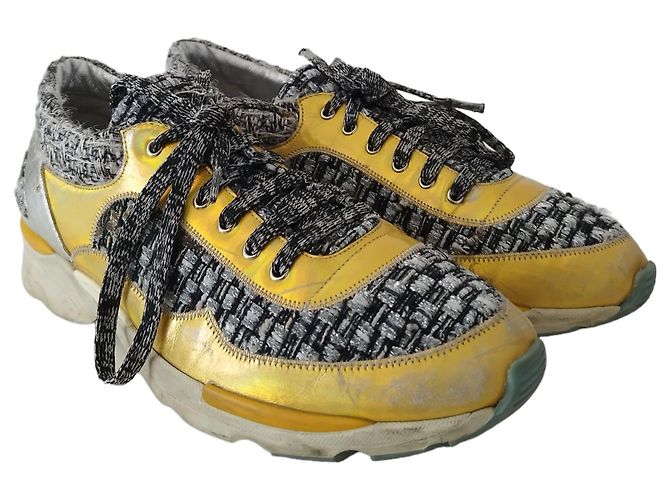 Chanel Sneakers Supermarket in Tweed e Pelle Gialla - vista 3
