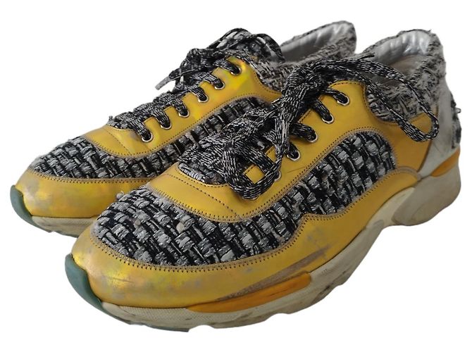 Chanel Sneakers Supermarket in Tweed e Pelle Gialla - vista 4