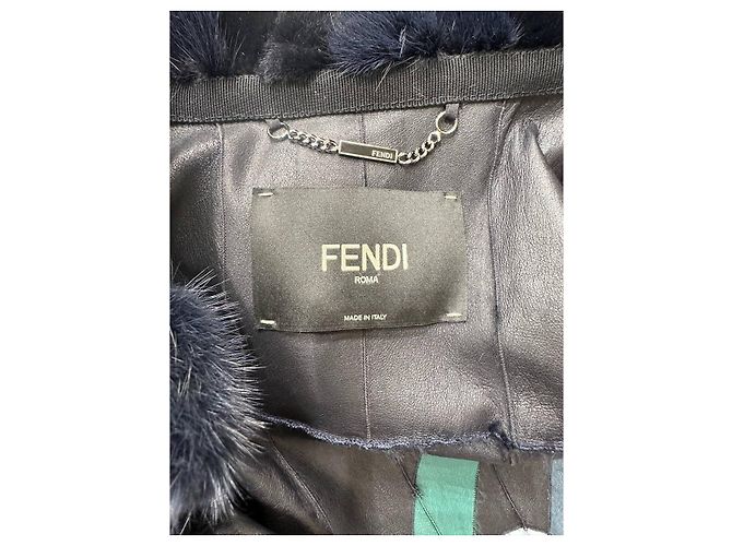 Fendi
Cappotto con intarsia floreale multicolore Sz.42
Usato - vista 4