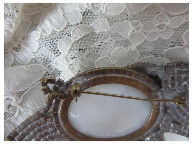 Autre Marque Spilla elefante vintage con strass e cabochon bianco - vista 4