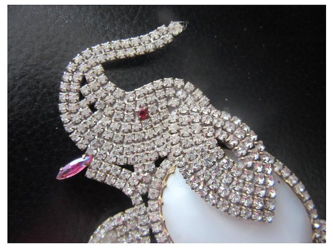 Autre Marque Spilla elefante vintage con strass e cabochon bianco - vista 6