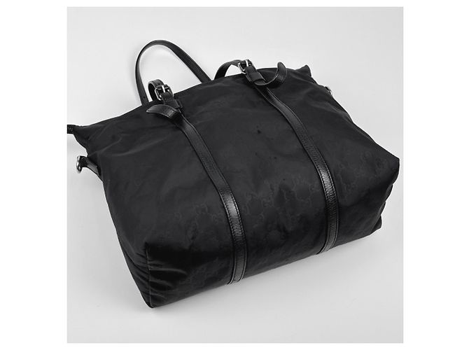 Saco Tote Gucci em nylon preto e couro - vista 2
