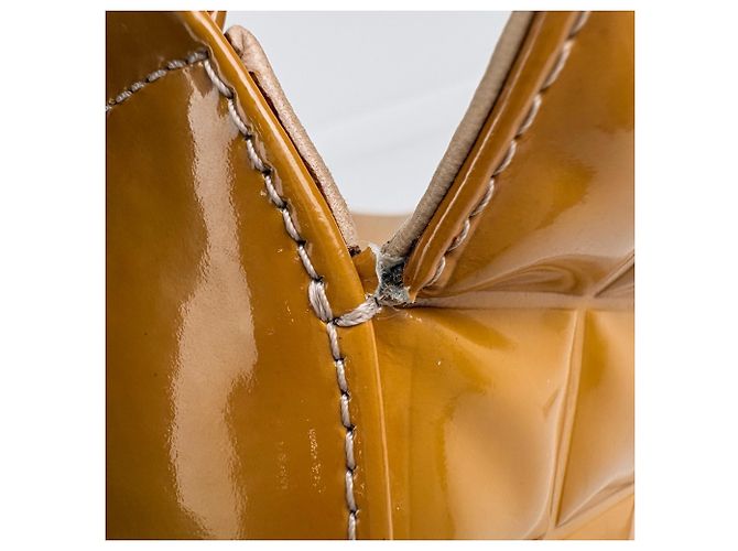 Borsa a tracolla Chanel in pelle verniciata marrone - vista 10