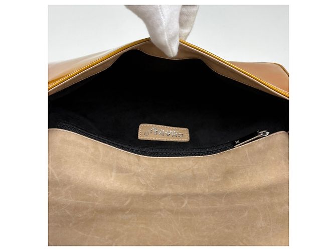 Borsa a tracolla Chanel in pelle verniciata marrone - vista 12