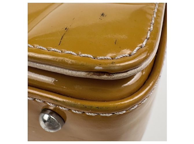 Borsa a tracolla Chanel in pelle verniciata marrone - vista 4