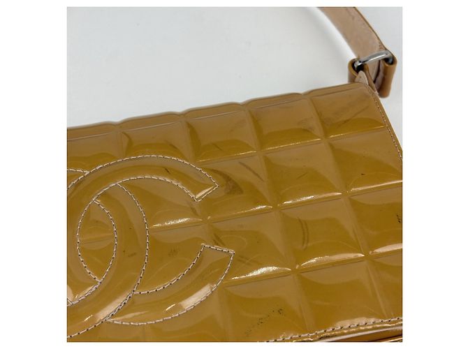 Borsa a tracolla Chanel in pelle verniciata marrone - vista 5