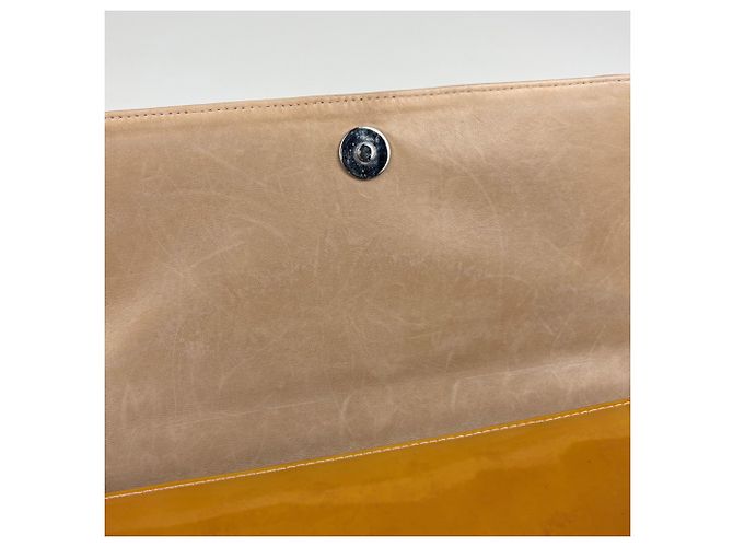 Borsa a tracolla Chanel in pelle verniciata marrone - vista 9