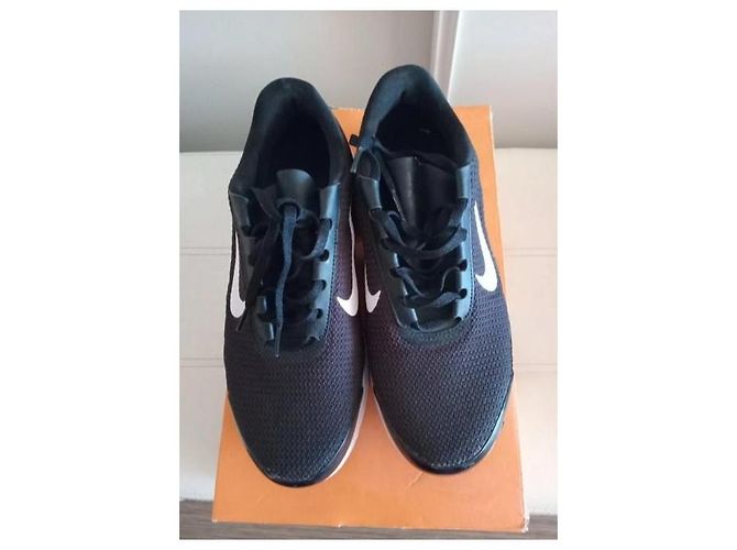 Nike Air Max sneakers in pelle nero e bianco - vista 2