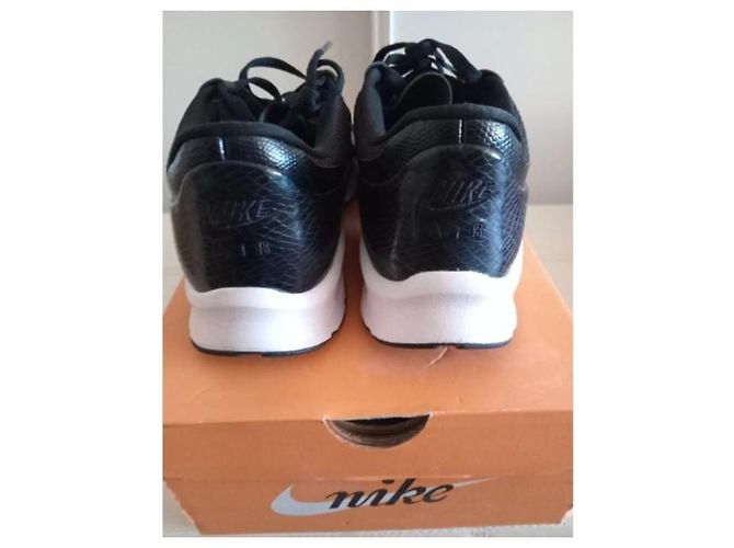 Nike Air Max sneakers in pelle nero e bianco - vista 4