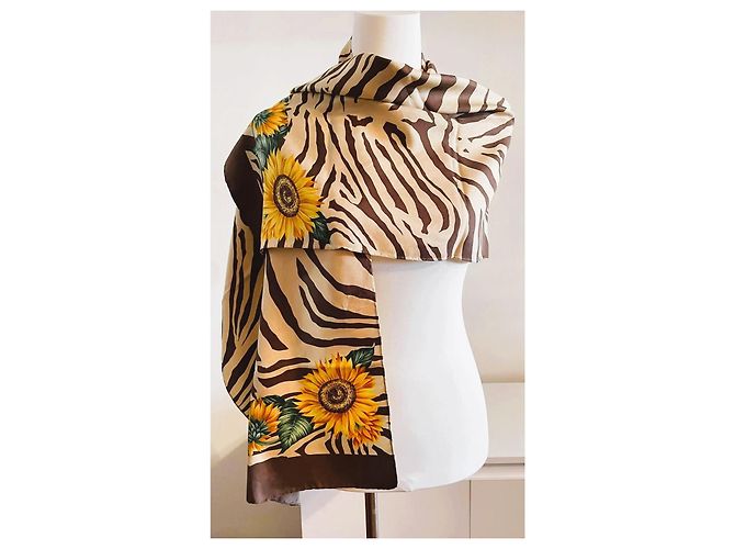Dolce & Gabbana Stola in Seta Girasoli e Stampa Zebra - vista 10