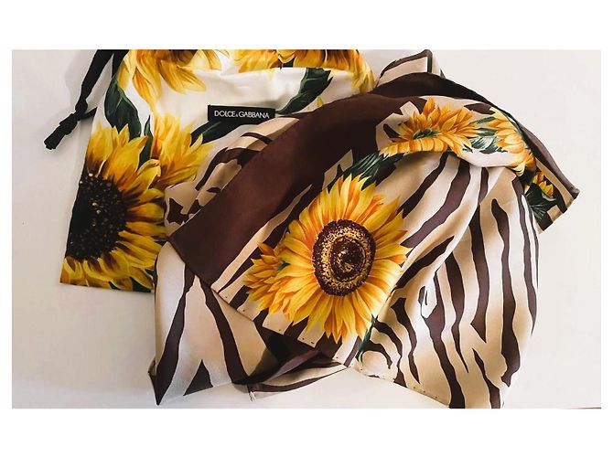 Dolce & Gabbana Stola in Seta Girasoli e Stampa Zebra - vista 11