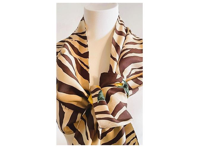 Dolce & Gabbana Stola in Seta Girasoli e Stampa Zebra - vista 13