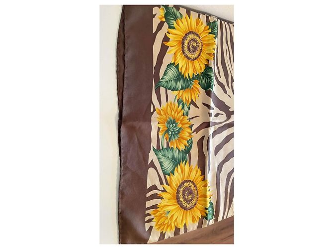 Dolce & Gabbana Stola in Seta Girasoli e Stampa Zebra - vista 16