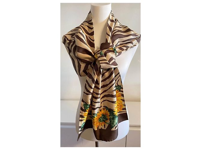 Dolce & Gabbana Stola in Seta Girasoli e Stampa Zebra - vista 18