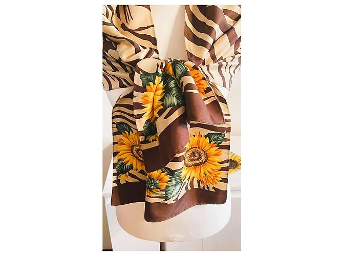 Dolce & Gabbana Stola in Seta Girasoli e Stampa Zebra - vista 3