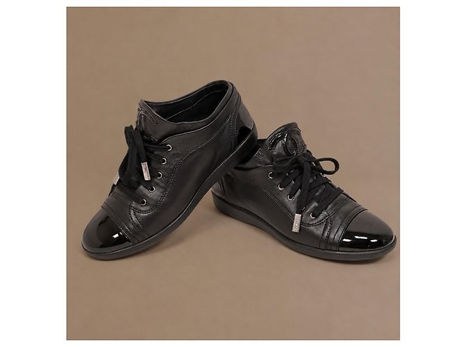 Chanel Sneakers in pelle nera e vernice - vista 2