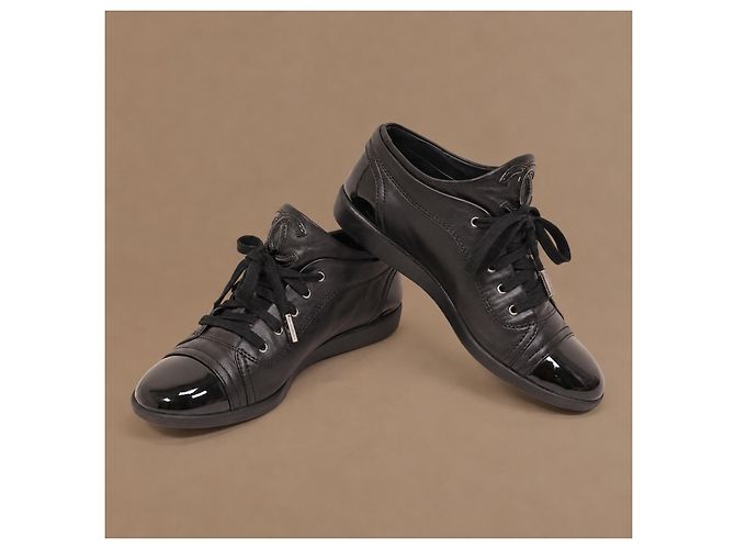 Chanel Sneakers in pelle nera e vernice - vista 3